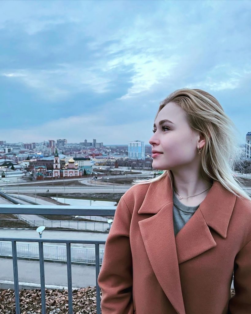 Проститутка Лена 24 года, у метро Купчино  +79811554285