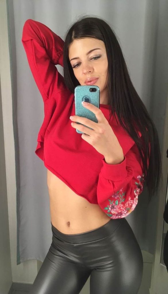 Проститутка Уля 25 лет, у метро Площадь Восстания  +7(981)136-33-84